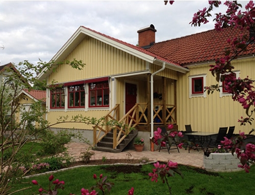 Lars & Maria Ekström i Sävsjö, vi är jättenöjda med vårt “nya” hus och fönstren är så fina så jag behöver inte ens gardiner längre!